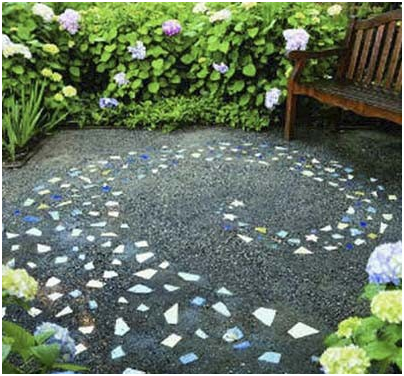 Góc sân vườn xinh với nghệ thuật mosaic