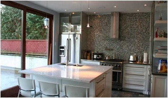 Gạch mosaic sẽ mang lại sự ấm cúng cho nhà bếp