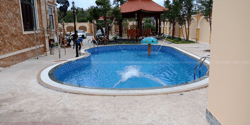 Kosago lắp đặt gạch mosaic thi công bể bơi ông Huân, Nha Trang