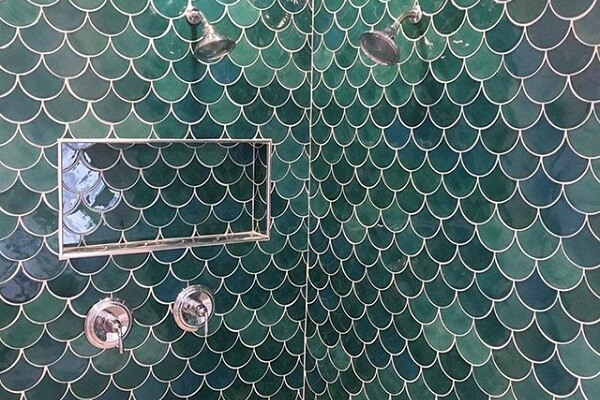 gạch mosaic vảy cá phòng tắm