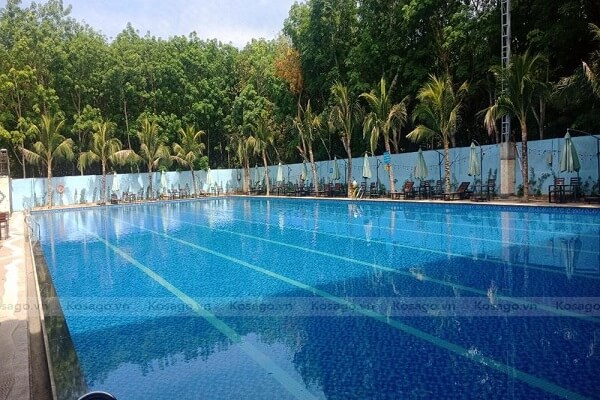 Kosago hoàn thành ốp gạch mosaic cho bể bơi anh Trường, Bình Phước