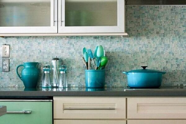gạch mosaic ốp phòng bếp đẹp màu xanh
