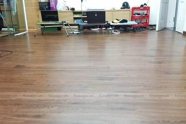 Kosago thi công sàn nhựa giả gỗ nhà anh Trường tại Xa La Hà Đông