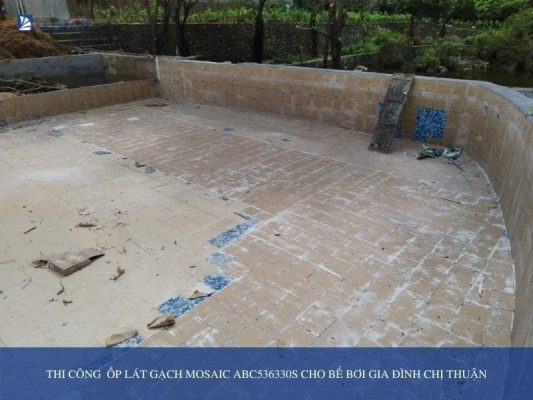 Thi công công trình ốp lát gạch mosaic ABC536330S cho gia đình chị Thuận